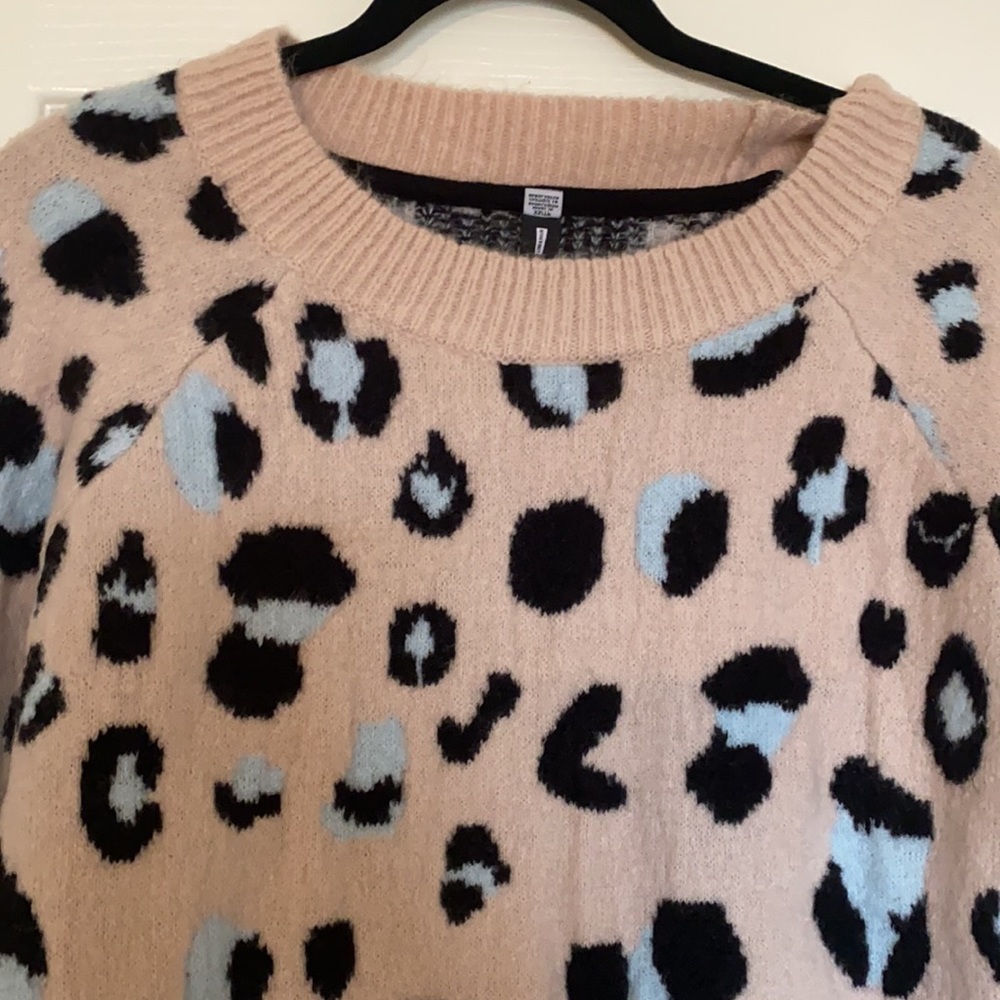 Design Lab Leopard Crop Sweater - Picture 4 of 6